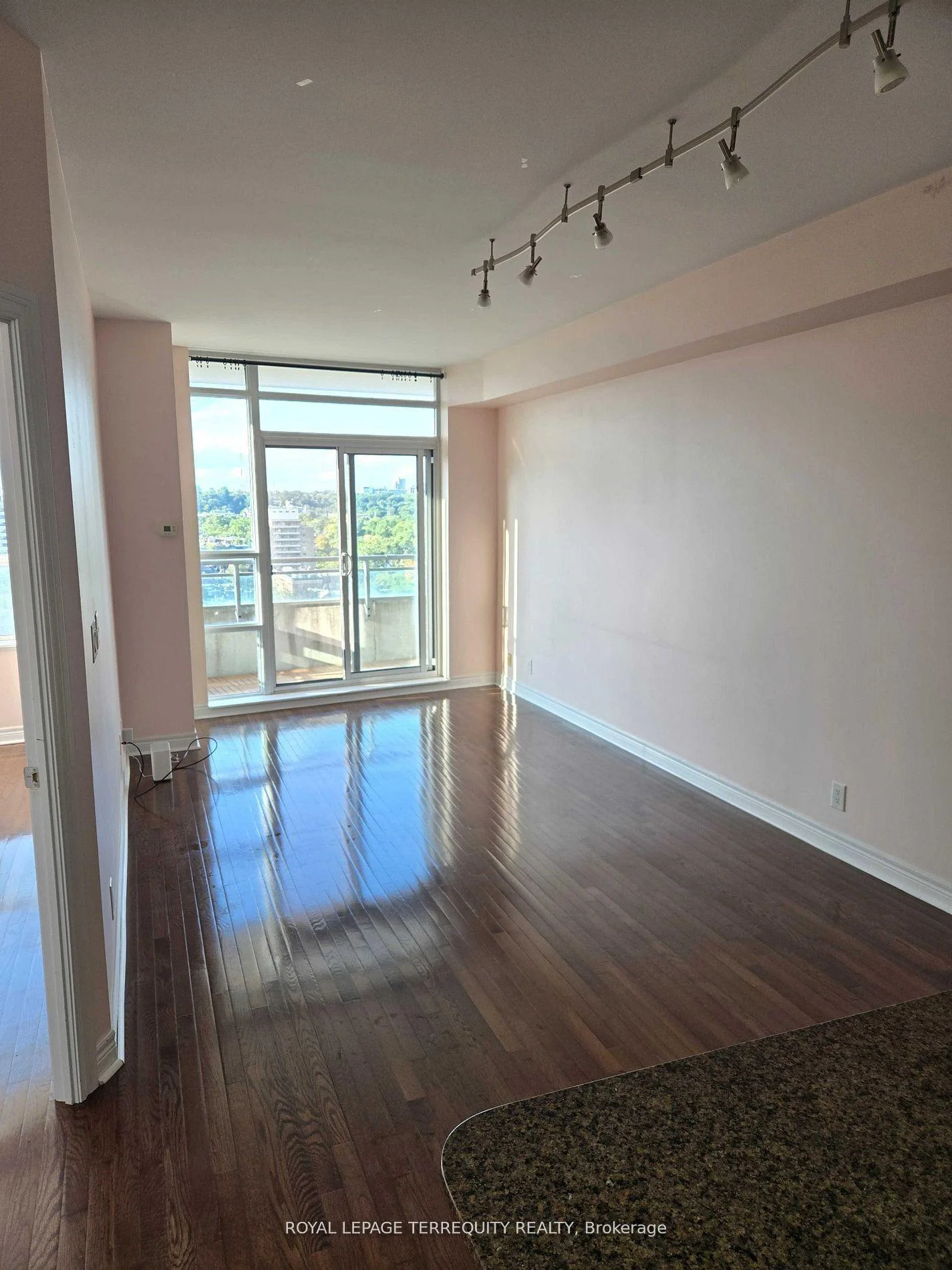 Photo 9 of Unit 1606, 736 Spadina Avenue, Toronto, University — HOMEH