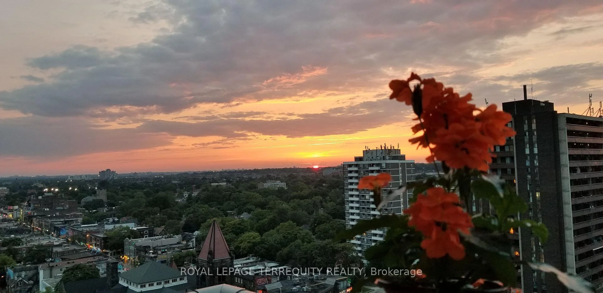 Photo 11 of Unit 1606, 736 Spadina Avenue, Toronto, University — HOMEH