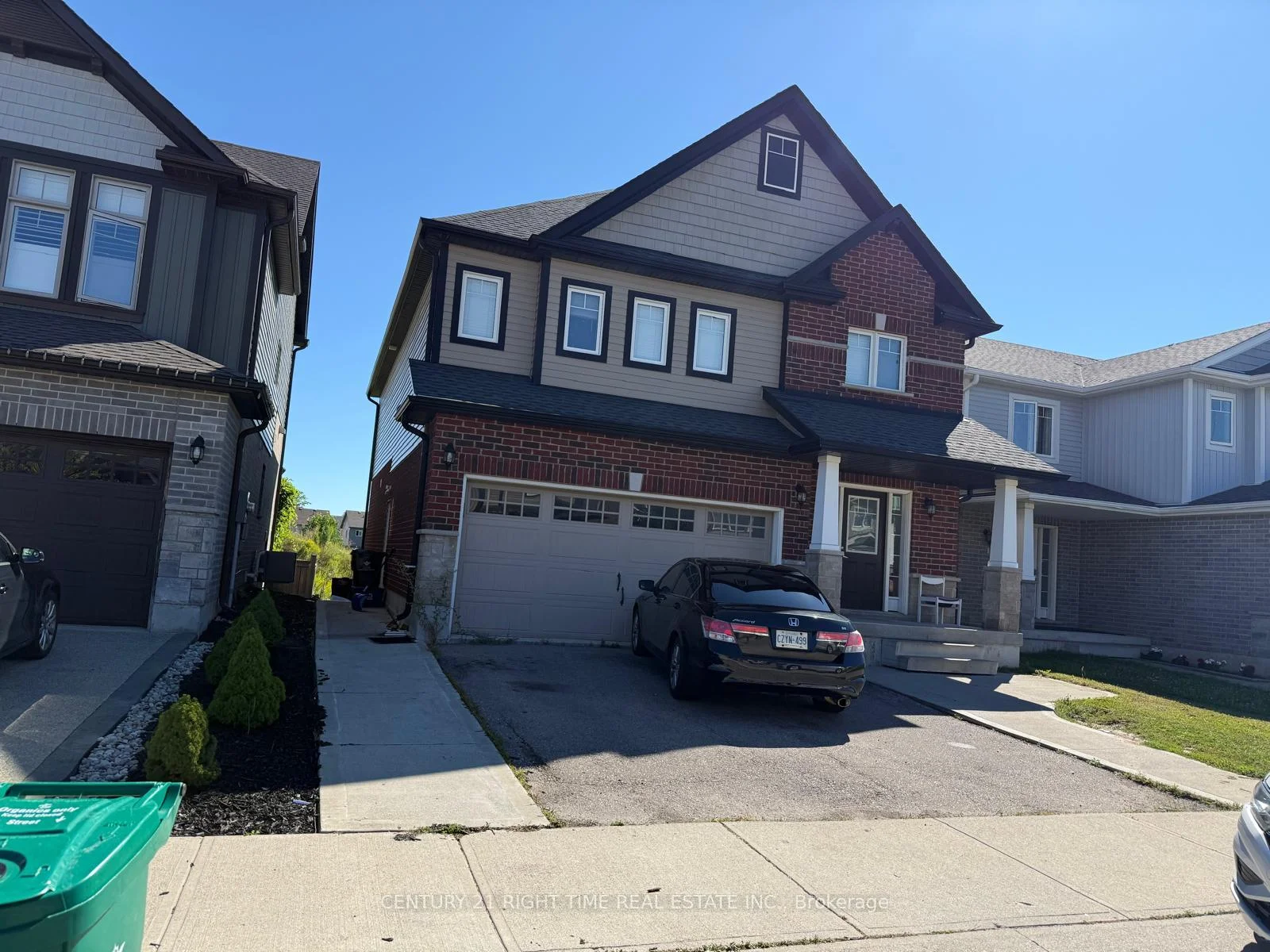 Photo 2 of 11 Castlebay Street, Kitchener, Huron Park — HOMEH