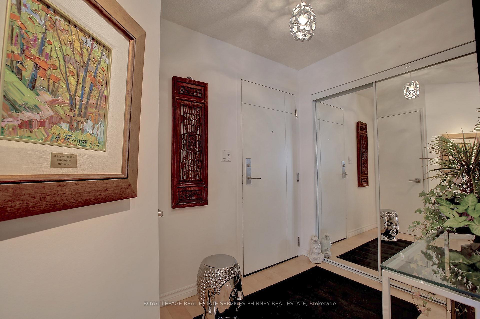 Photo 6 of Unit 802, 2267 Lake Shore Boulevard, Etobicoke, Mimico — HOMEH