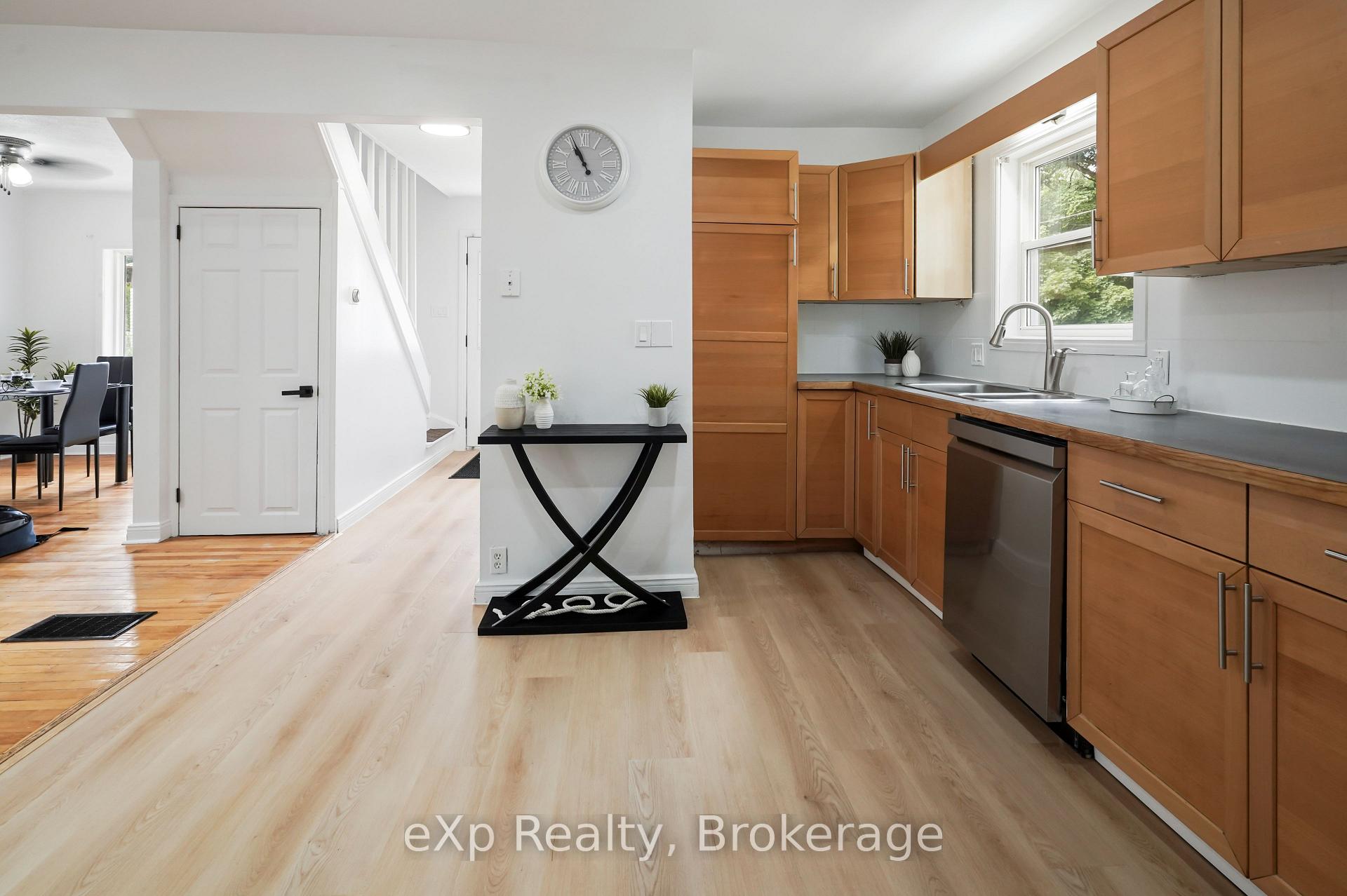 Photo 8 of 84 Victoria Boulevard, Huron East, Vanastra — HOMEH