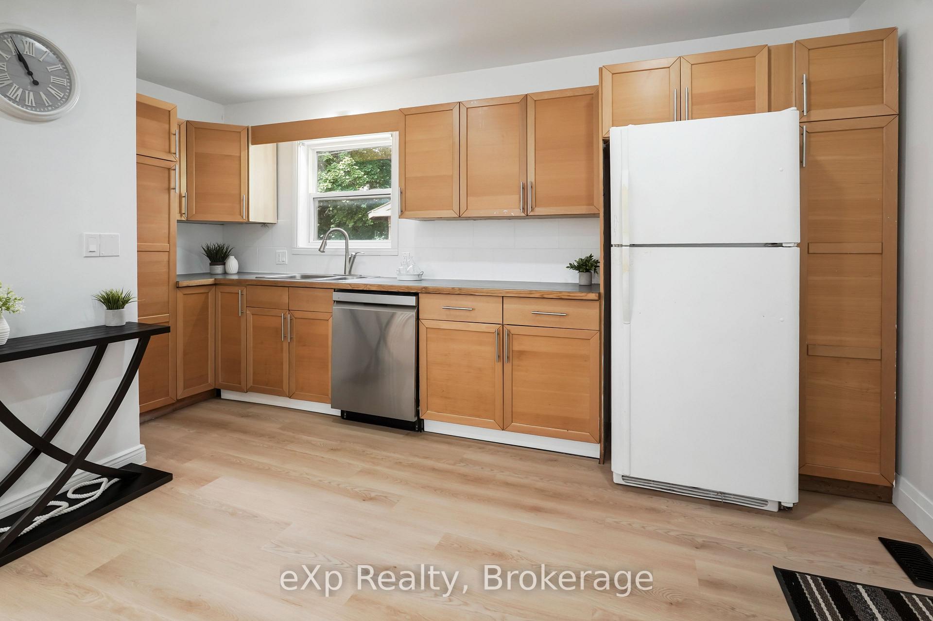 Photo 9 of 84 Victoria Boulevard, Huron East, Vanastra — HOMEH