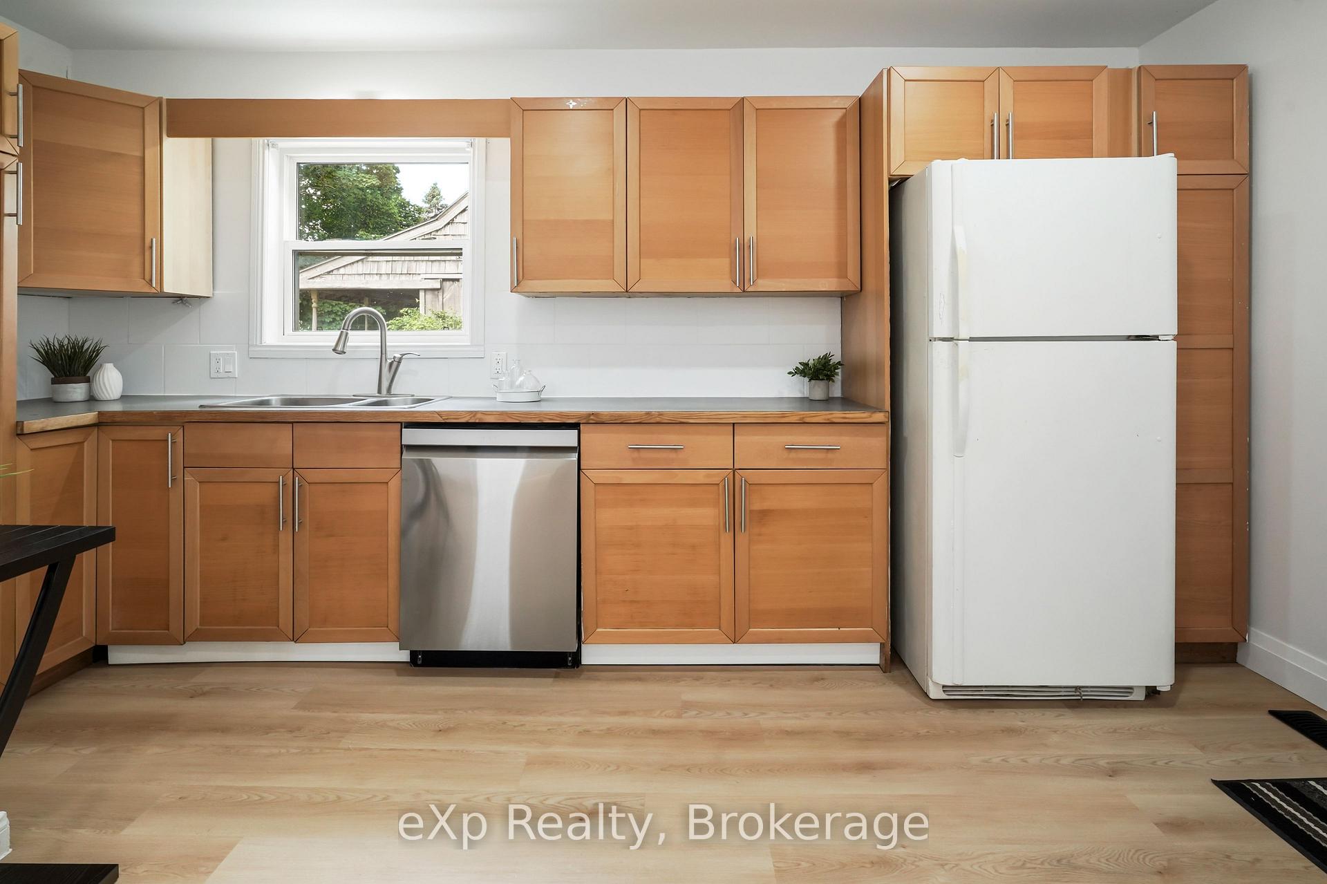 Photo 10 of 84 Victoria Boulevard, Huron East, Vanastra — HOMEH