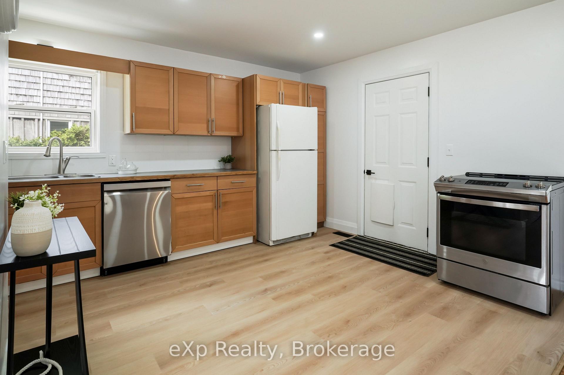 Photo 11 of 84 Victoria Boulevard, Huron East, Vanastra — HOMEH