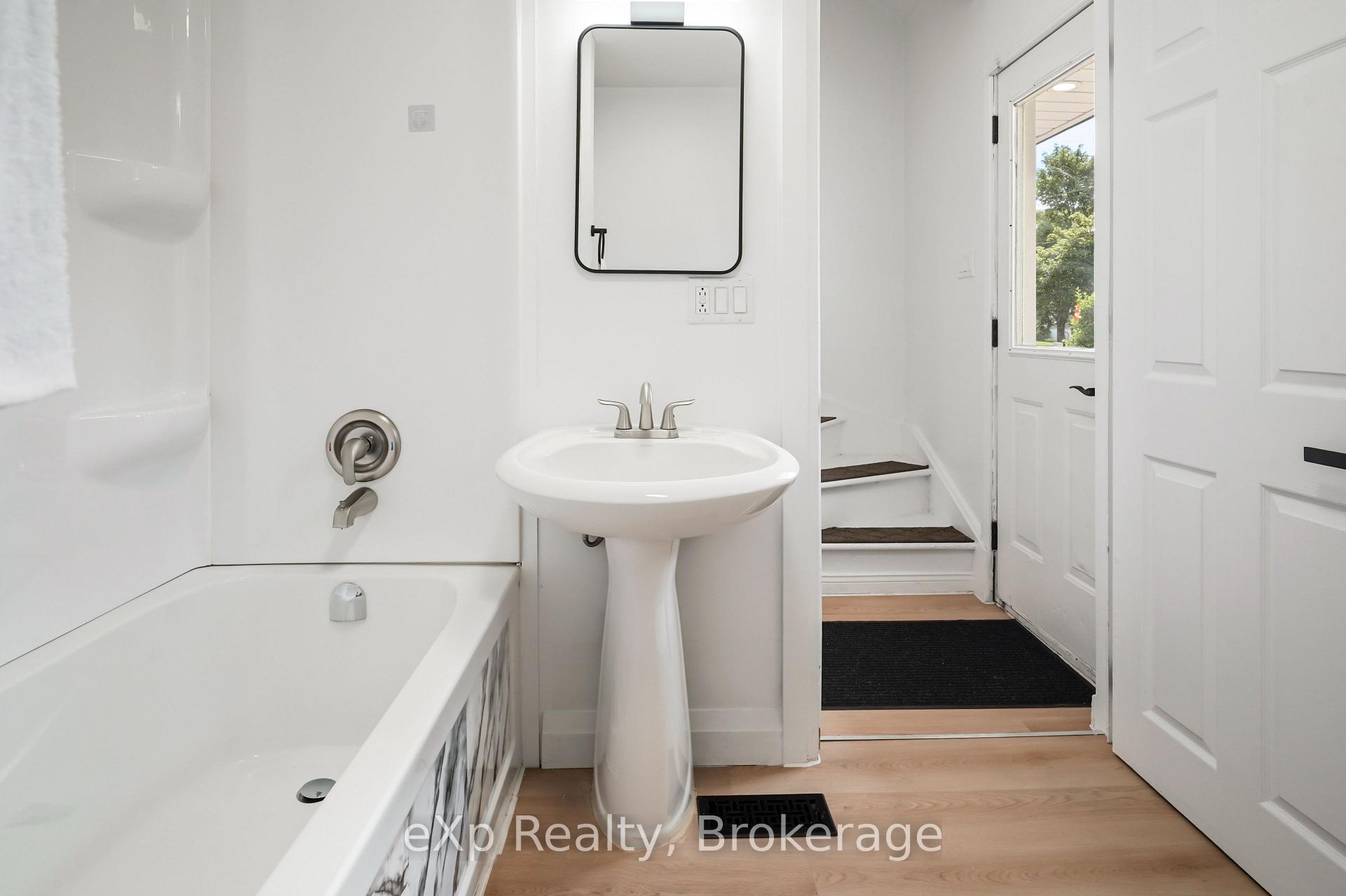 Photo 19 of 84 Victoria Boulevard, Huron East, Vanastra — HOMEH