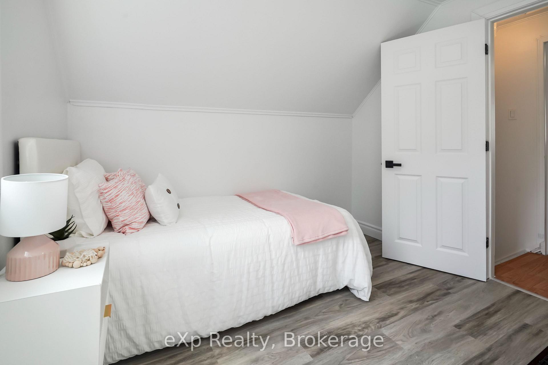 Photo 24 of 84 Victoria Boulevard, Huron East, Vanastra — HOMEH