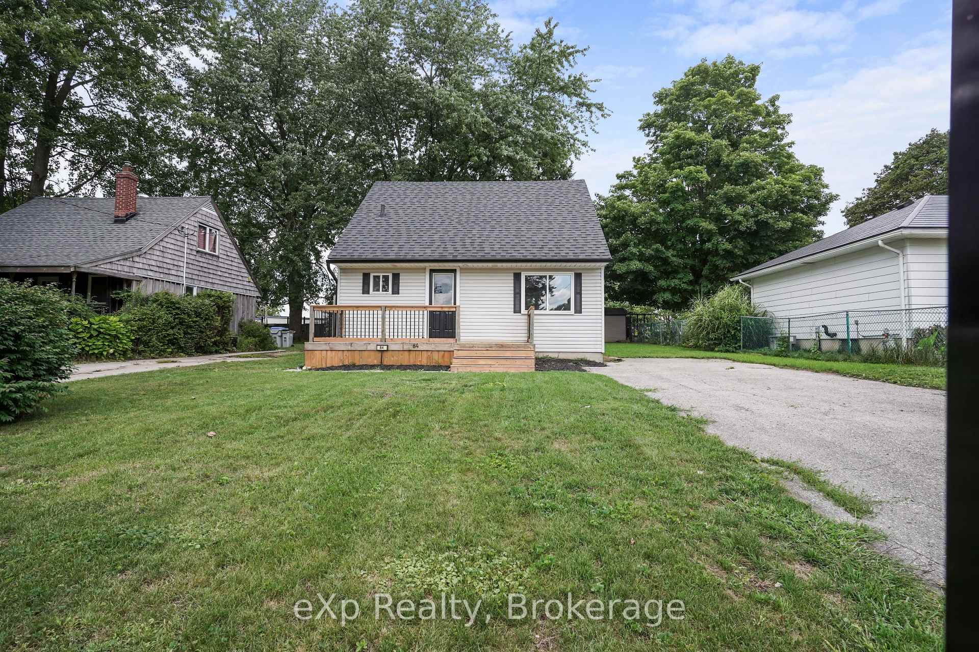 Photo 33 of 84 Victoria Boulevard, Huron East, Vanastra — HOMEH