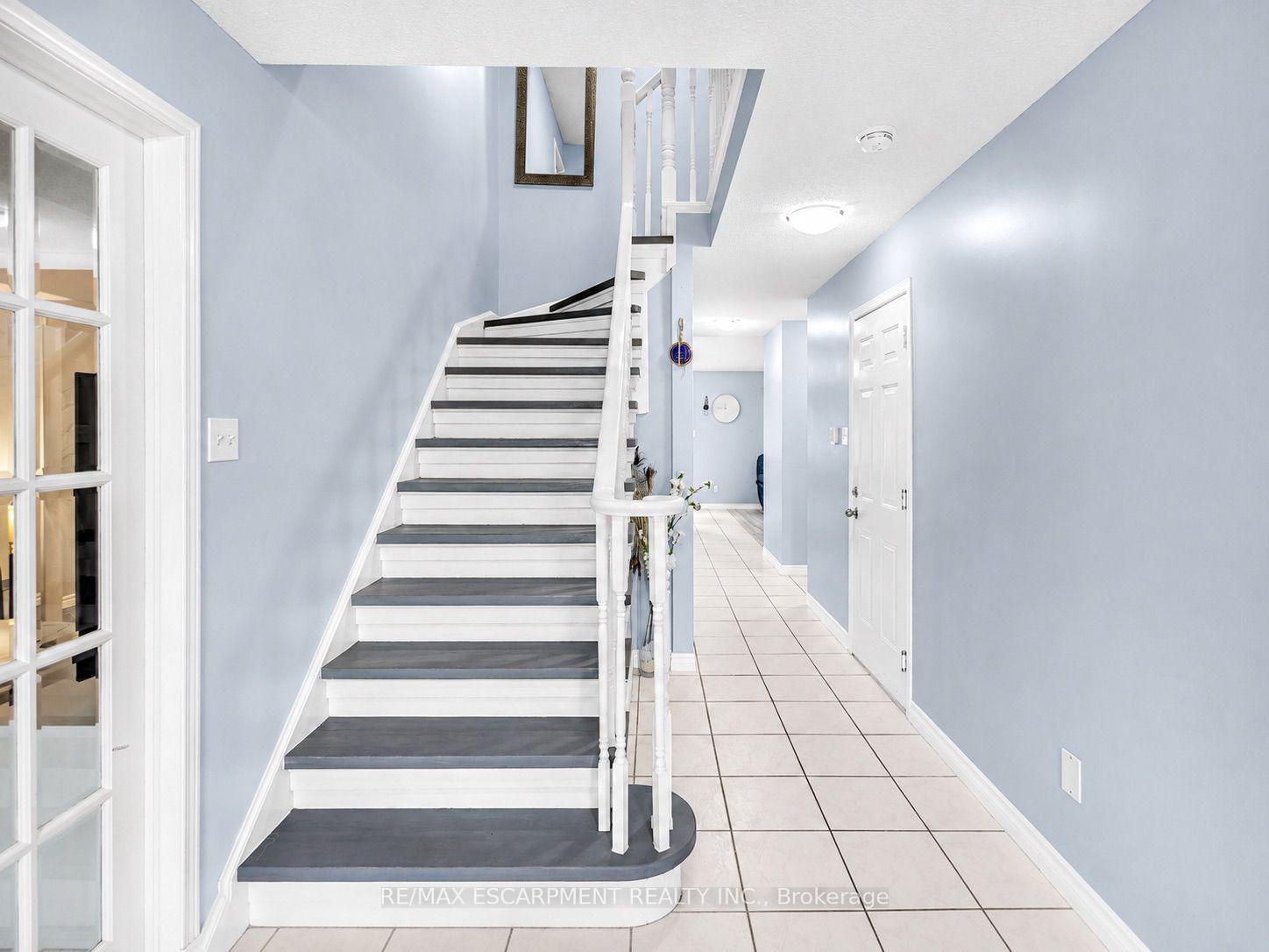 Photo 7 of 172 Alderlea Avenue, Hamilton, Mount Hope — HOMEH