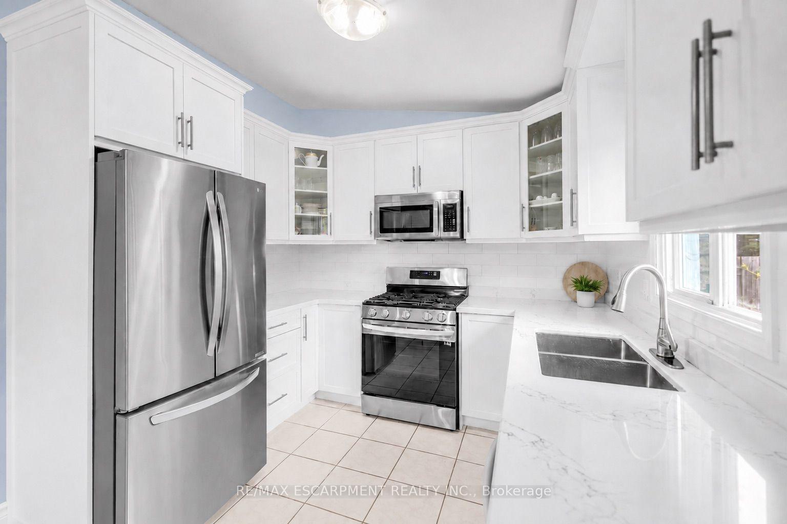 Photo 18 of 172 Alderlea Avenue, Hamilton, Mount Hope — HOMEH