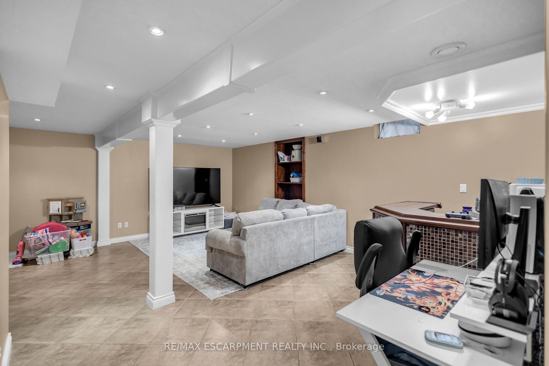 Photo 33 of 172 Alderlea Avenue, Hamilton, Mount Hope — HOMEH