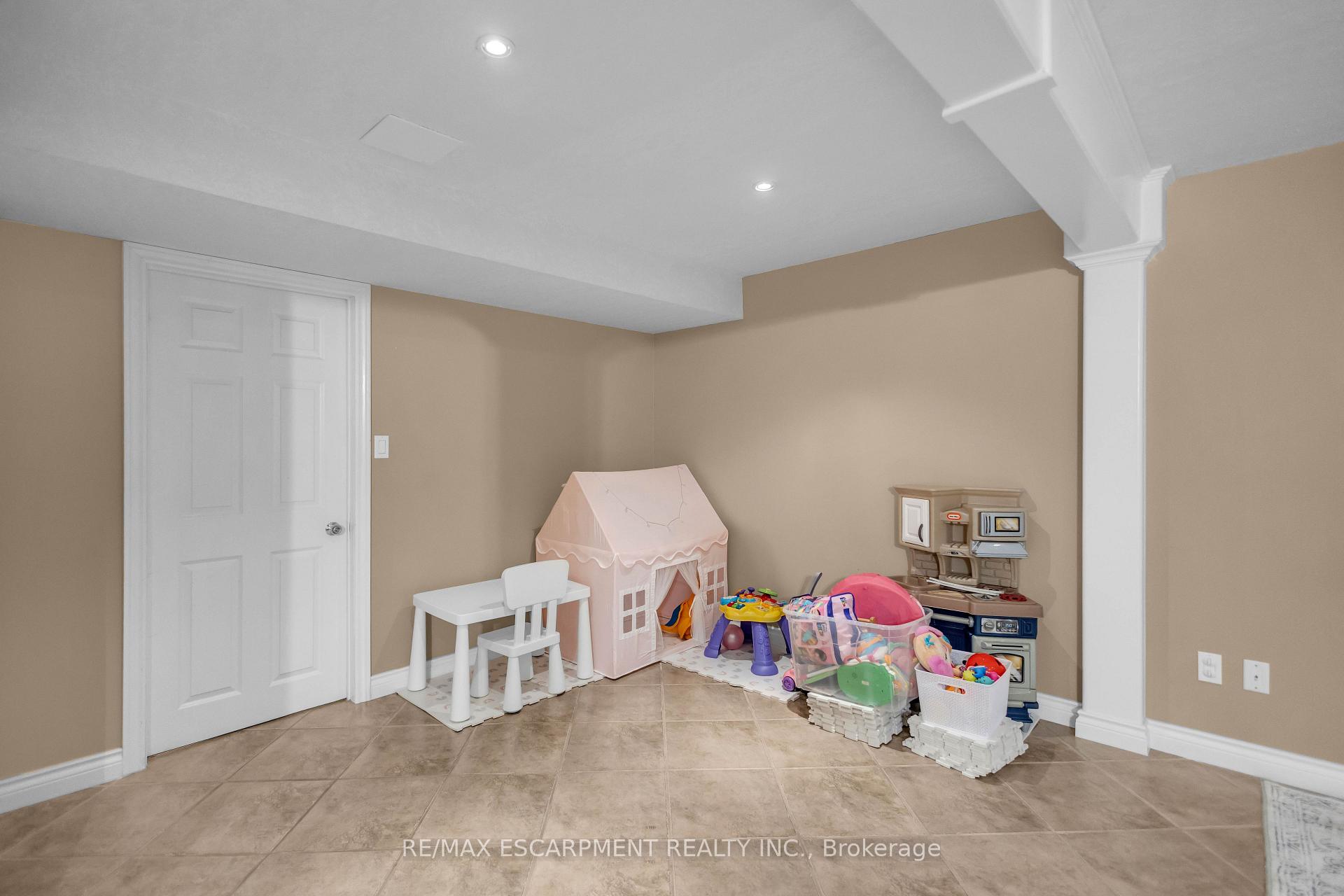Photo 37 of 172 Alderlea Avenue, Hamilton, Mount Hope — HOMEH