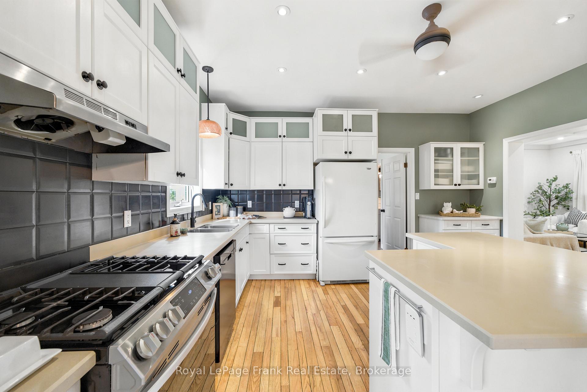 Photo 12 of 246 Cochrane Street, Scugog, Port Perry — HOMEH