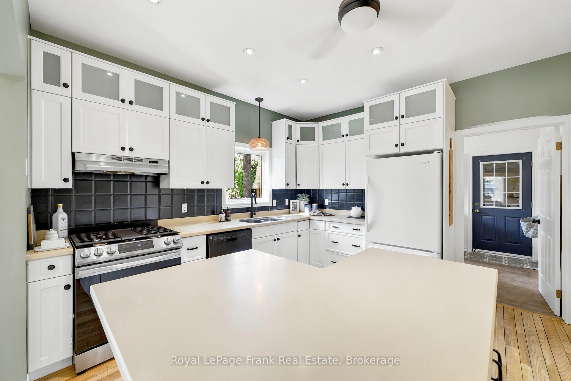 Photo 13 of 246 Cochrane Street, Scugog, Port Perry — HOMEH