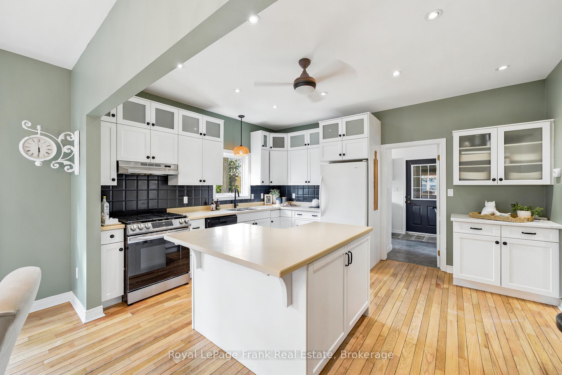 Photo 14 of 246 Cochrane Street, Scugog, Port Perry — HOMEH