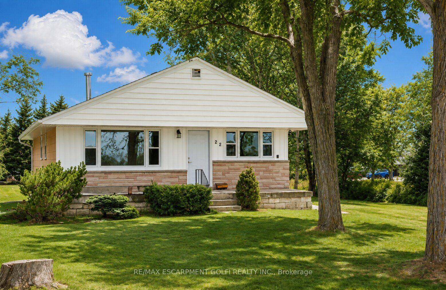 Photo 3 of 22 Kelson Avenue S, Grimsby, Grimsby West — HOMEH