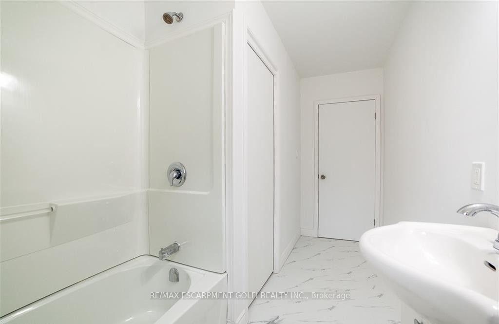 Photo 14 of 22 Kelson Avenue S, Grimsby, Grimsby West — HOMEH