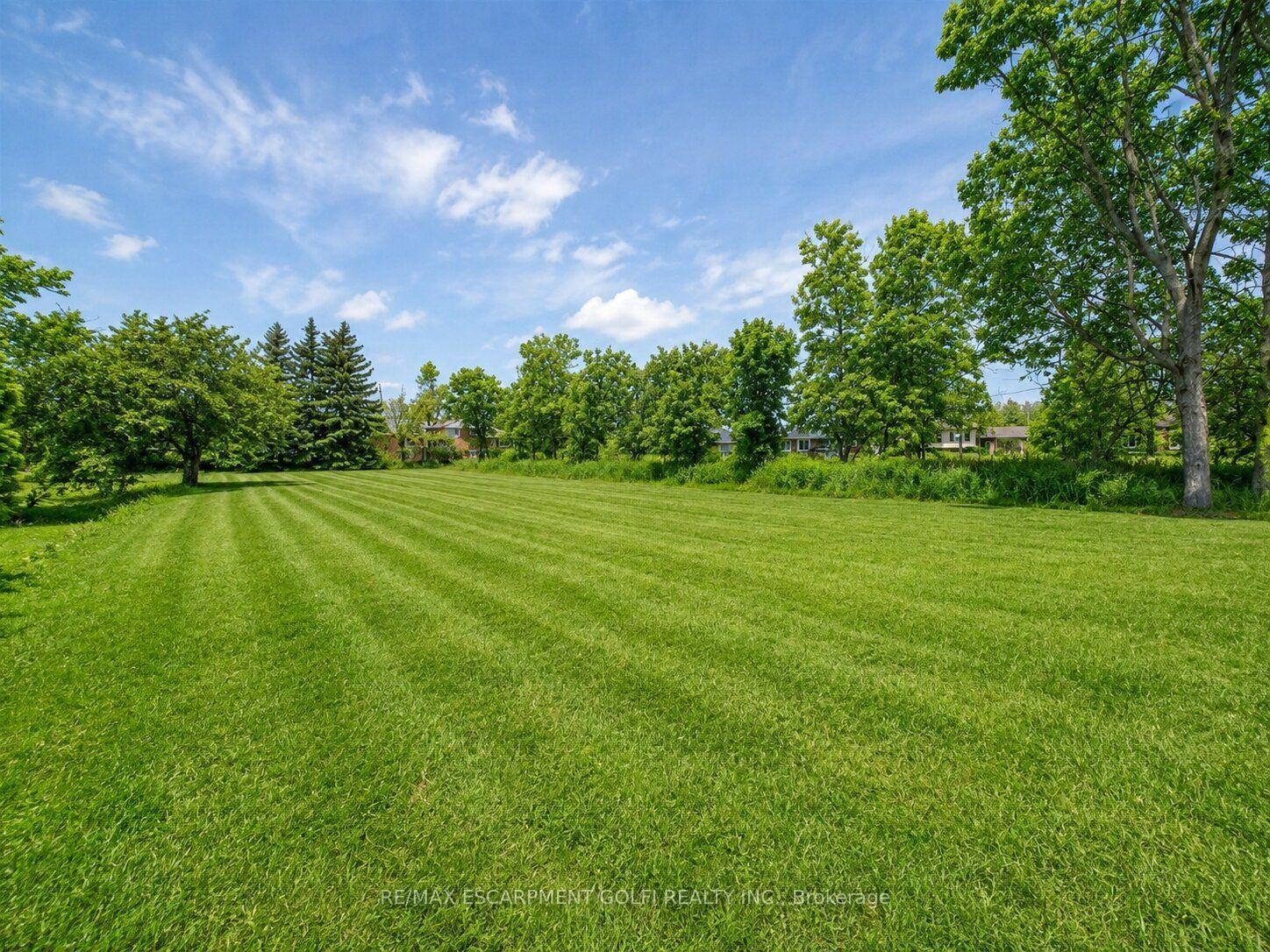 Photo 23 of 22 Kelson Avenue S, Grimsby, Grimsby West — HOMEH