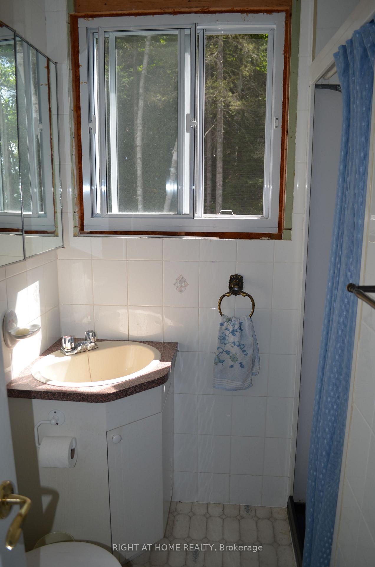 Photo 11 of 37 Willards Lane, Parry Sound Remote Area, Lount — HOMEH