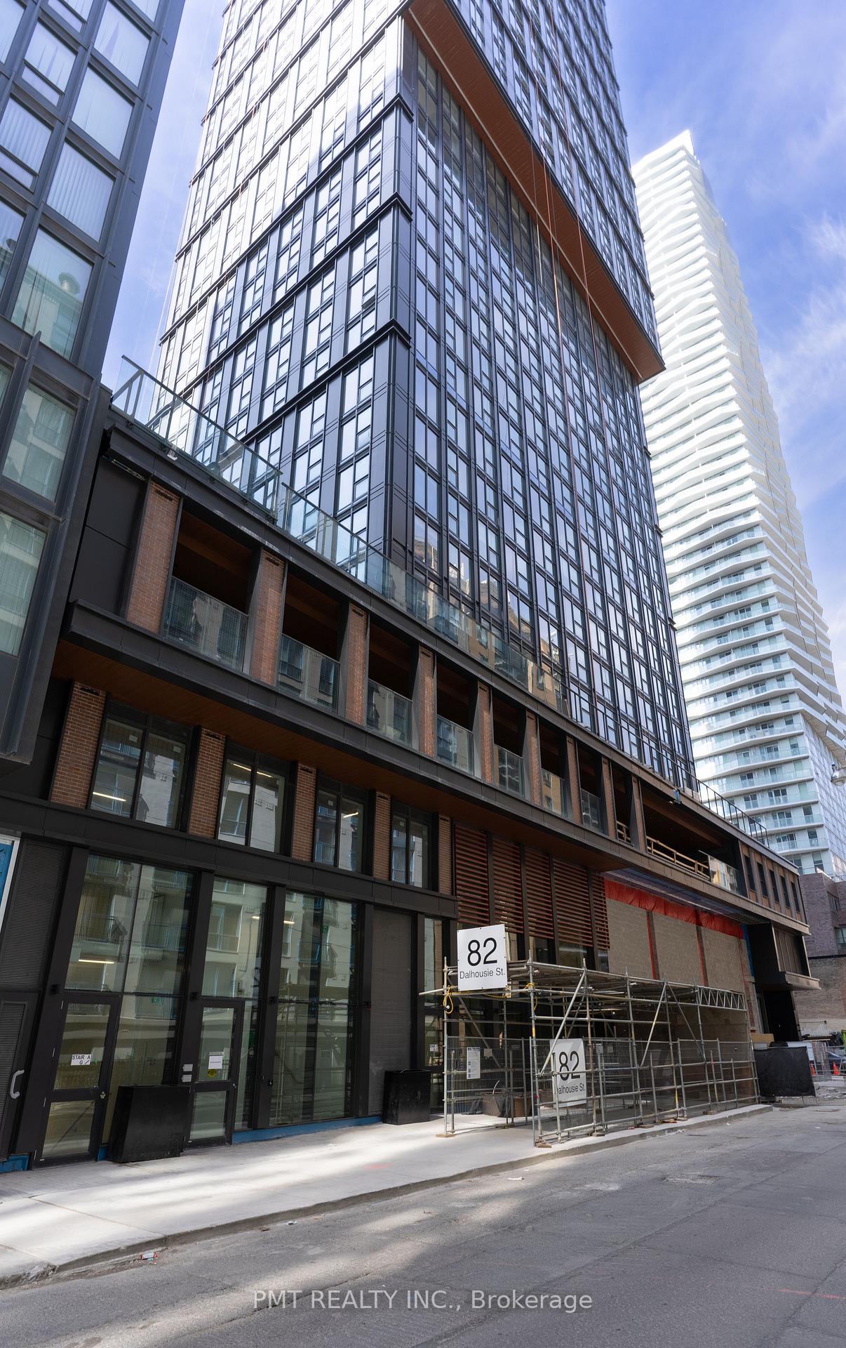 Front of Unit 906, 82 Dalhousie Street