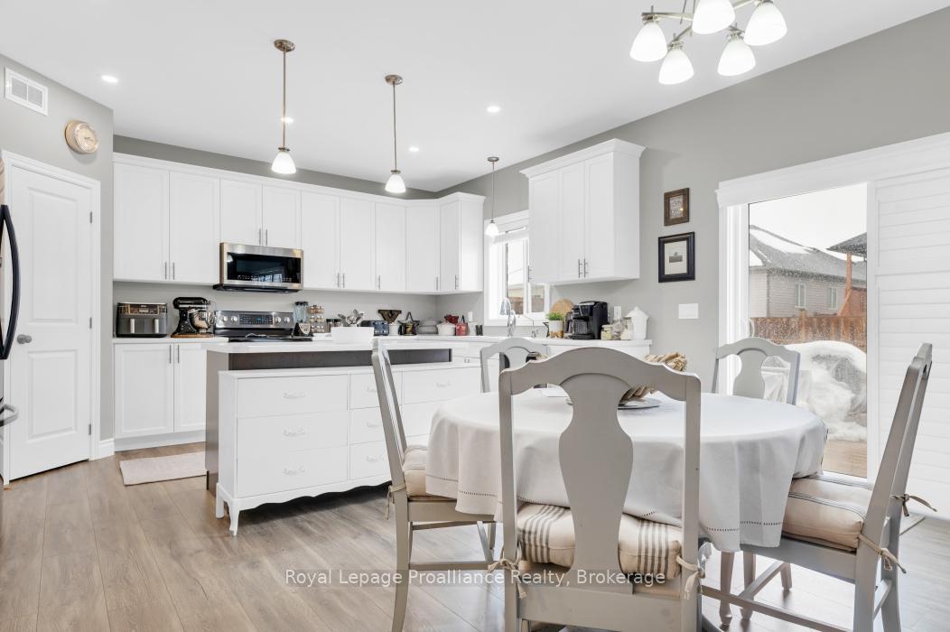 Photo 13 of 49 Redwood Drive, Belleville, Thurlow Ward — HOMEH