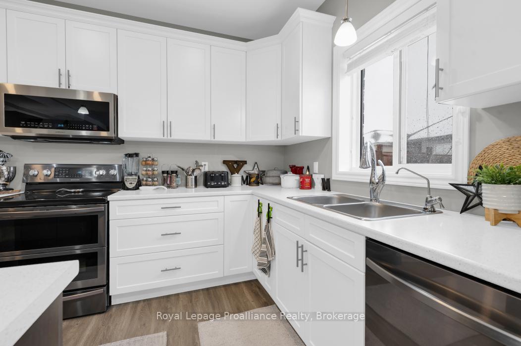 Photo 17 of 49 Redwood Drive, Belleville, Thurlow Ward — HOMEH