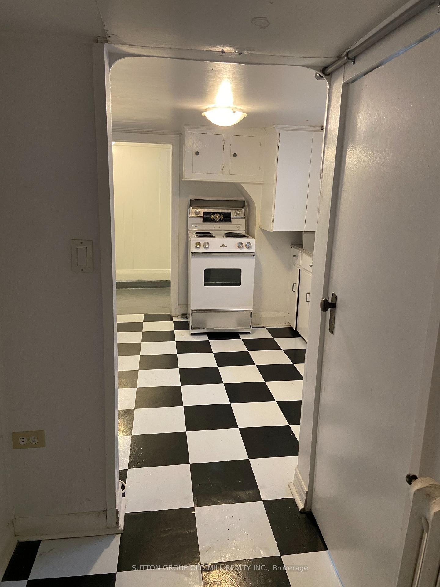 Photo 32 of 46 Richard Avenue, Toronto, Greenwood-Coxwell — HOMEH