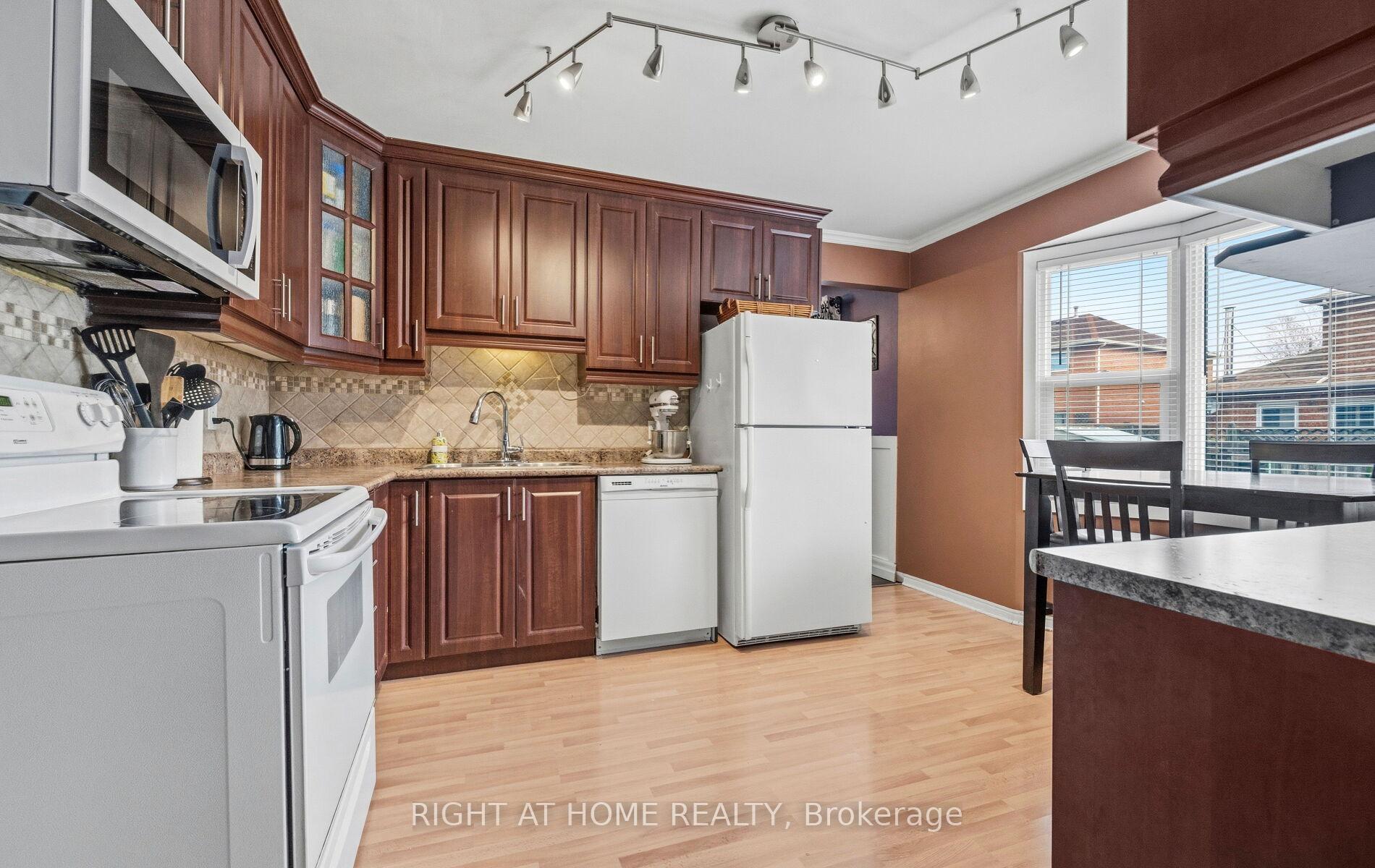 Photo 16 of 72 Brydon Crescent, Brampton, Northwood Park — HOMEH