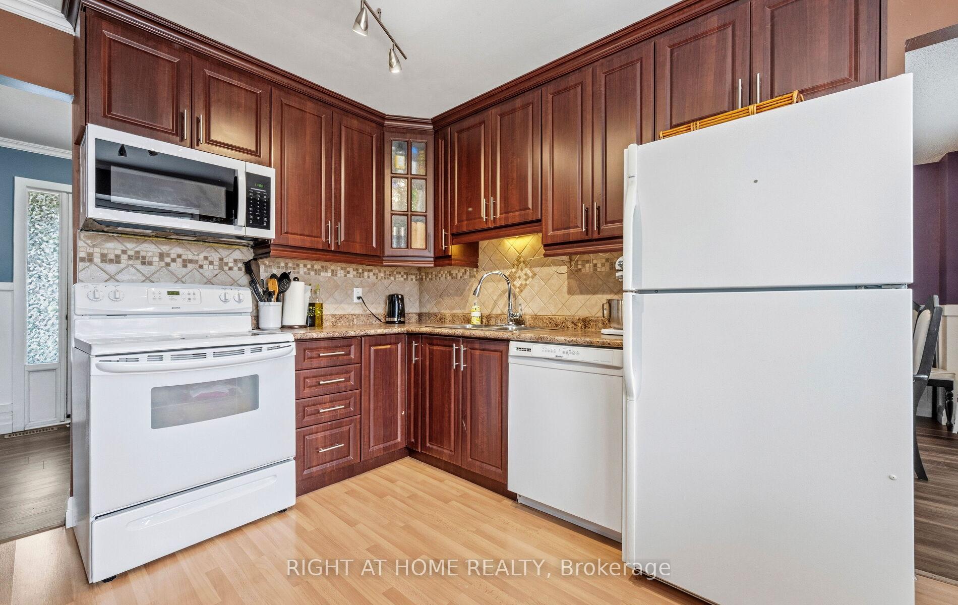 Photo 17 of 72 Brydon Crescent, Brampton, Northwood Park — HOMEH