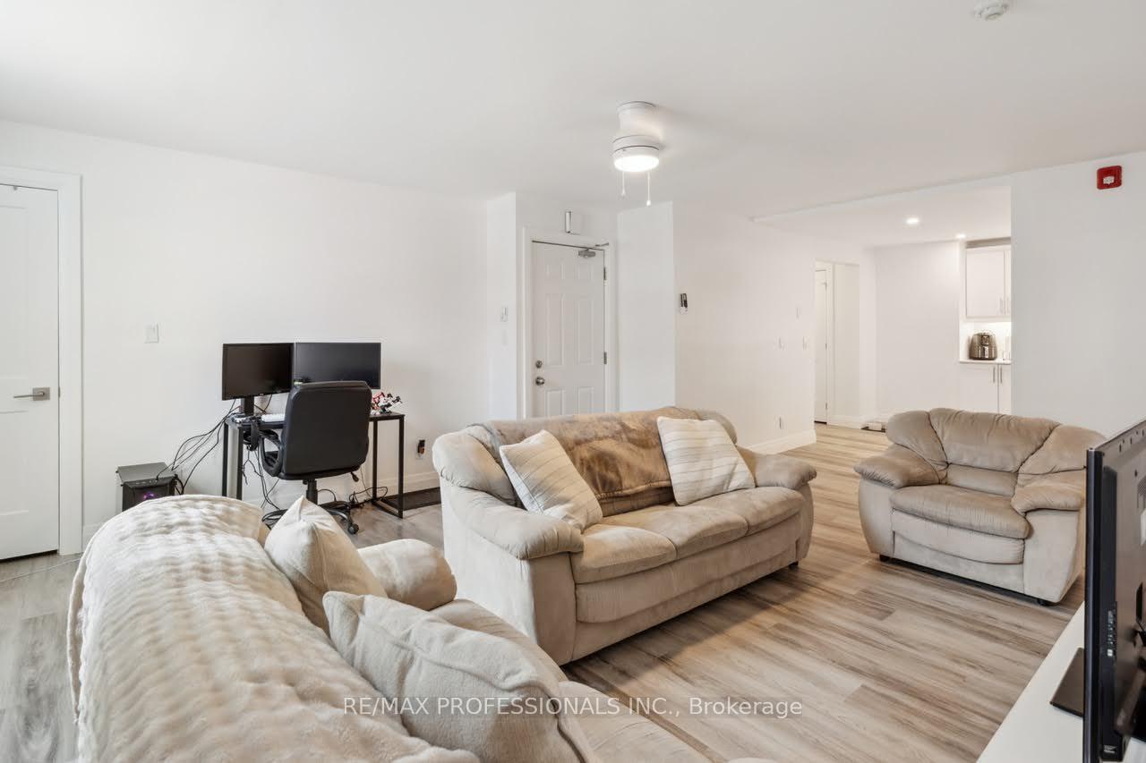 Photo 3 of Unit 2, 14 Manitoba Street, Bracebridge — HOMEH