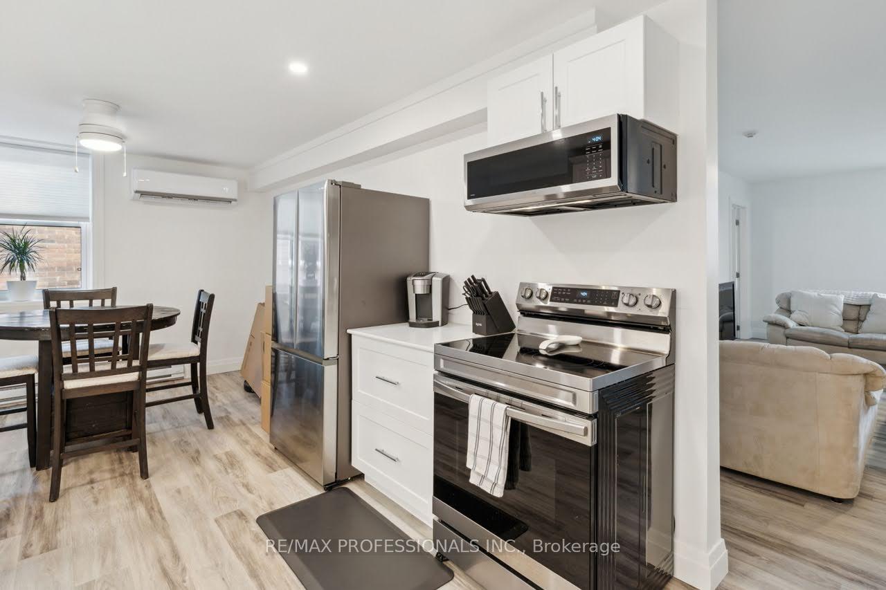 Photo 6 of Unit 2, 14 Manitoba Street, Bracebridge — HOMEH