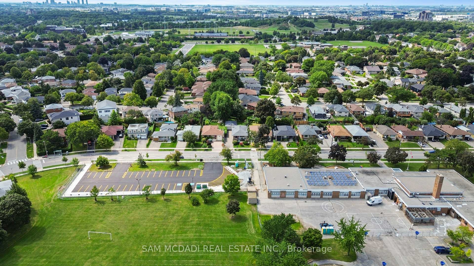 Photo 2 of 248 Wellesworth Drive, Etobicoke, Eringate-Centennial-West Deane — HOMEH
