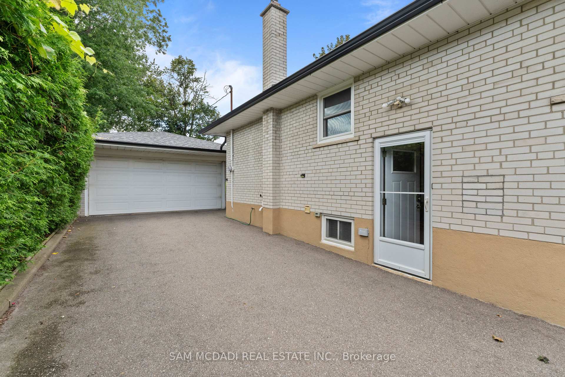 Photo 4 of 248 Wellesworth Drive, Etobicoke, Eringate-Centennial-West Deane — HOMEH