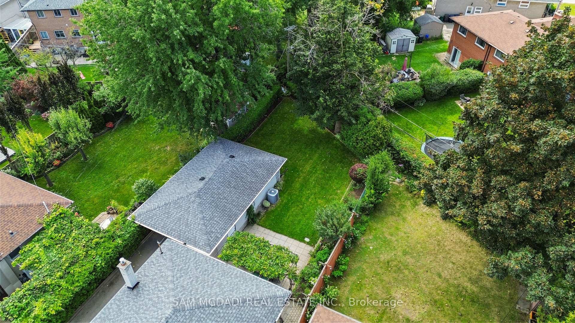 Photo 6 of 248 Wellesworth Drive, Etobicoke, Eringate-Centennial-West Deane — HOMEH