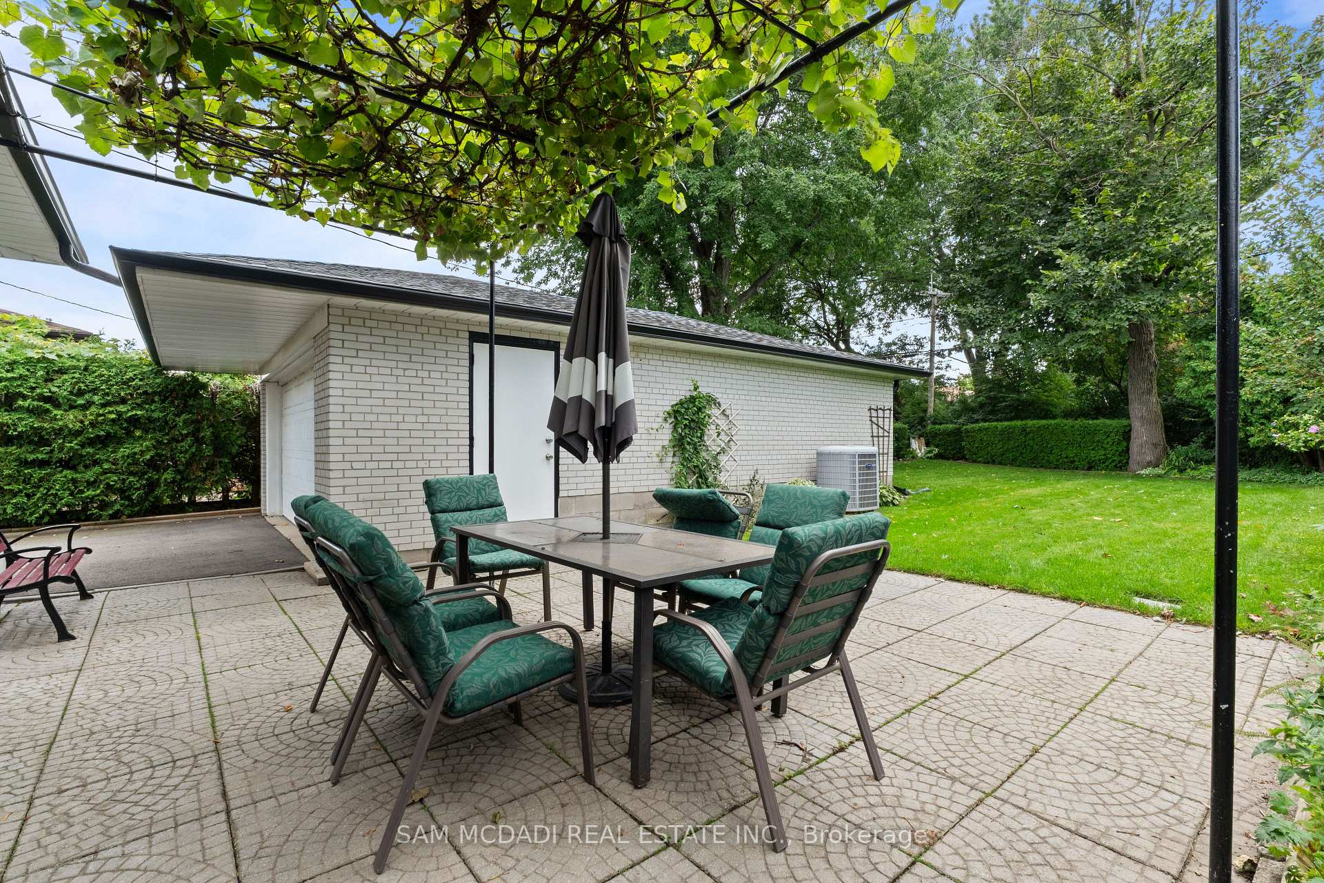 Photo 9 of 248 Wellesworth Drive, Etobicoke, Eringate-Centennial-West Deane — HOMEH