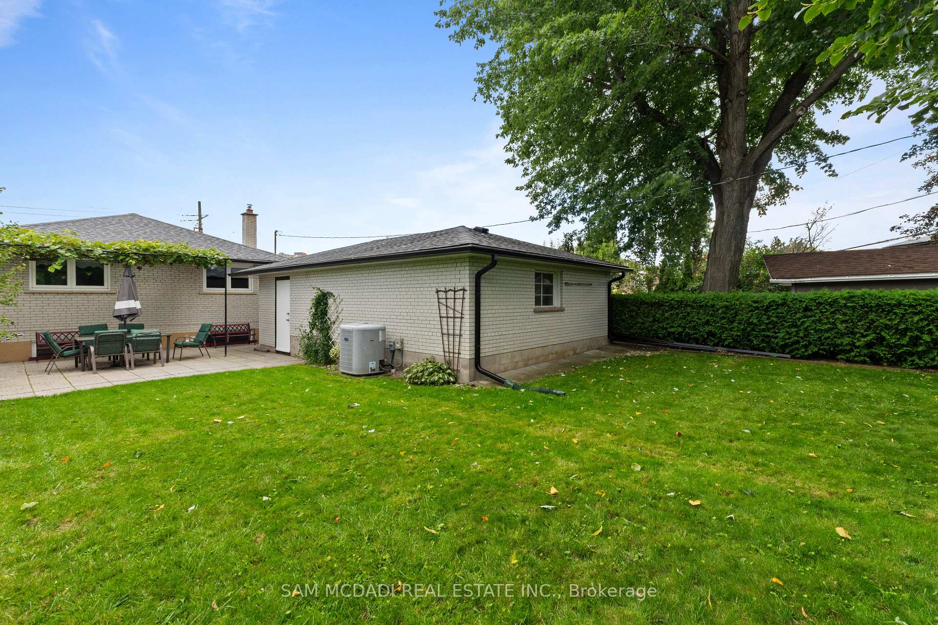Photo 10 of 248 Wellesworth Drive, Etobicoke, Eringate-Centennial-West Deane — HOMEH
