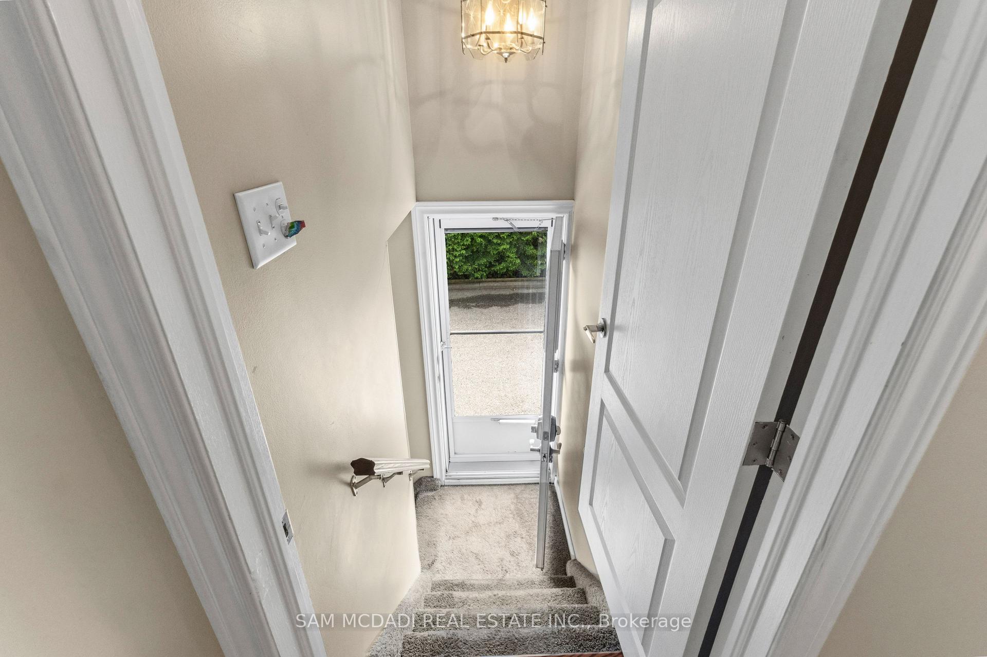 Photo 12 of 248 Wellesworth Drive, Etobicoke, Eringate-Centennial-West Deane — HOMEH