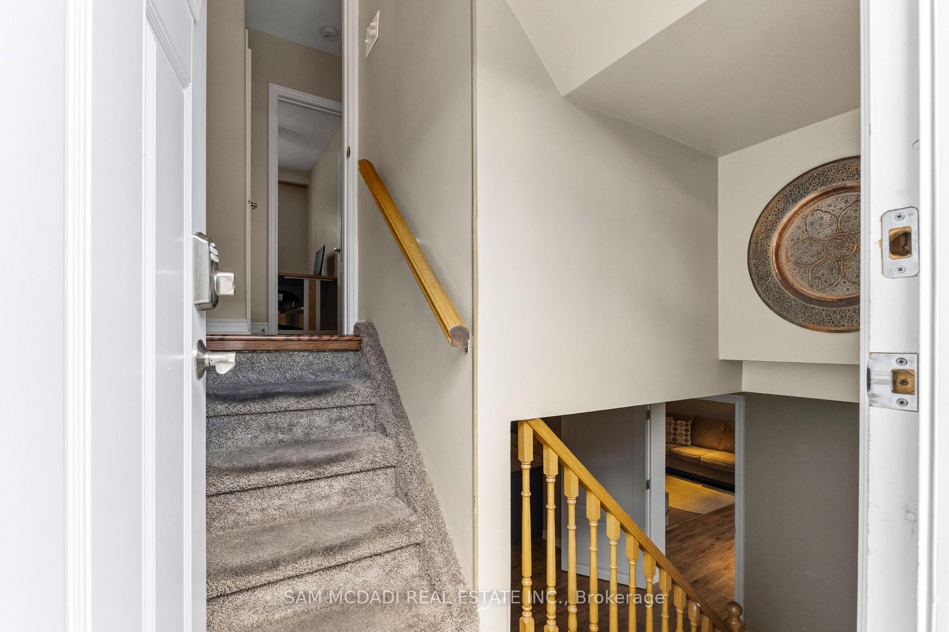 Photo 13 of 248 Wellesworth Drive, Etobicoke, Eringate-Centennial-West Deane — HOMEH