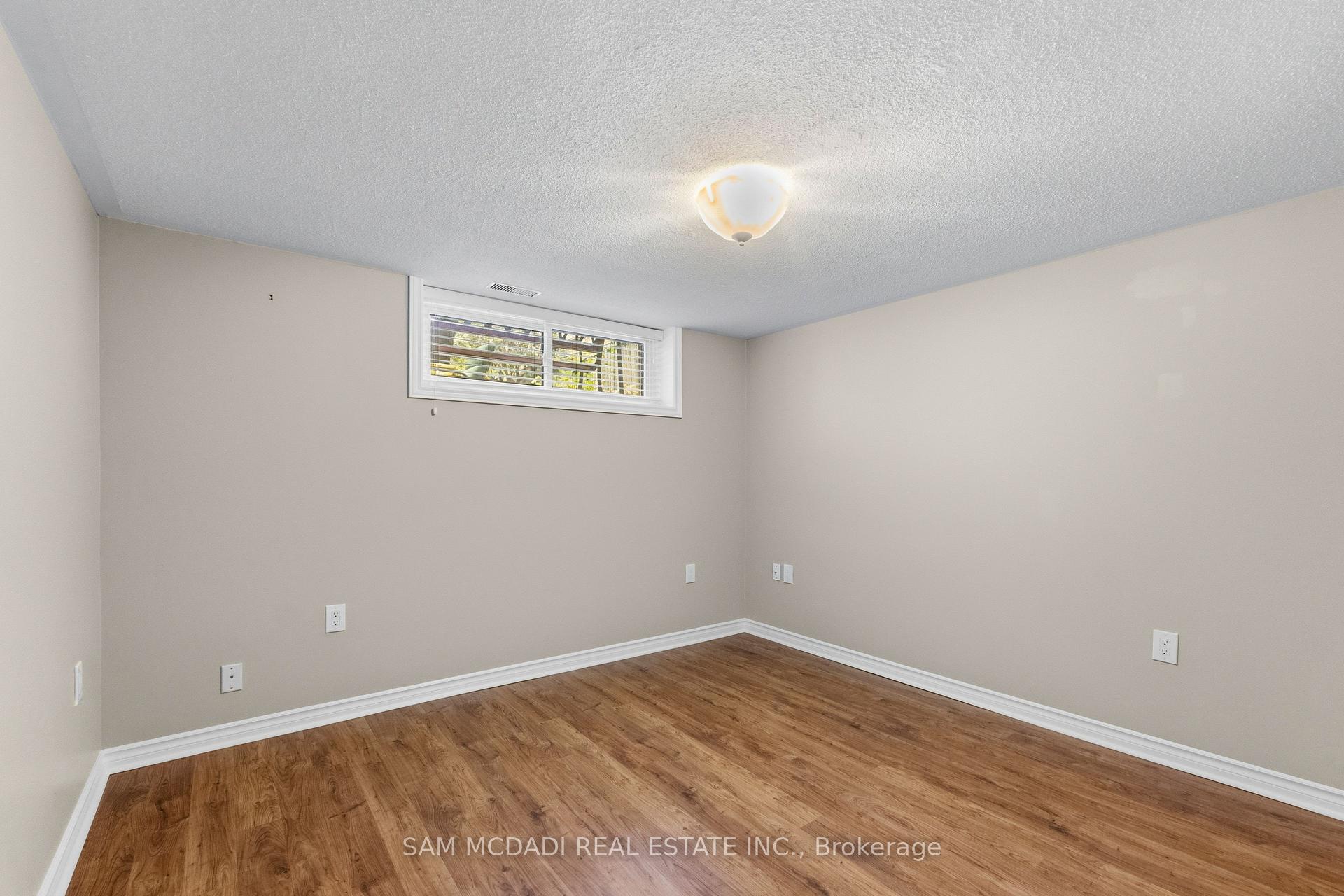 Photo 18 of 248 Wellesworth Drive, Etobicoke, Eringate-Centennial-West Deane — HOMEH