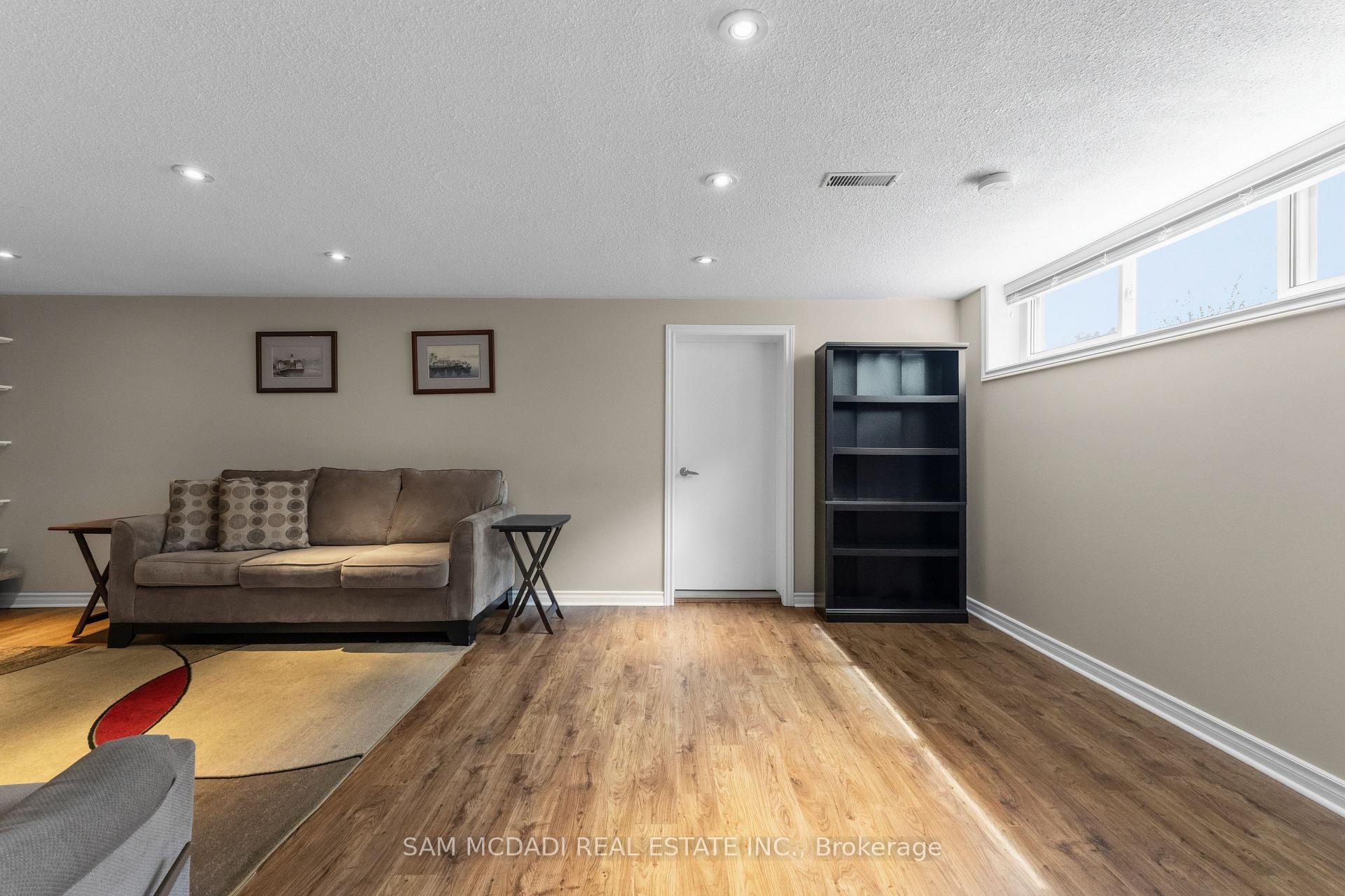 Photo 20 of 248 Wellesworth Drive, Etobicoke, Eringate-Centennial-West Deane — HOMEH