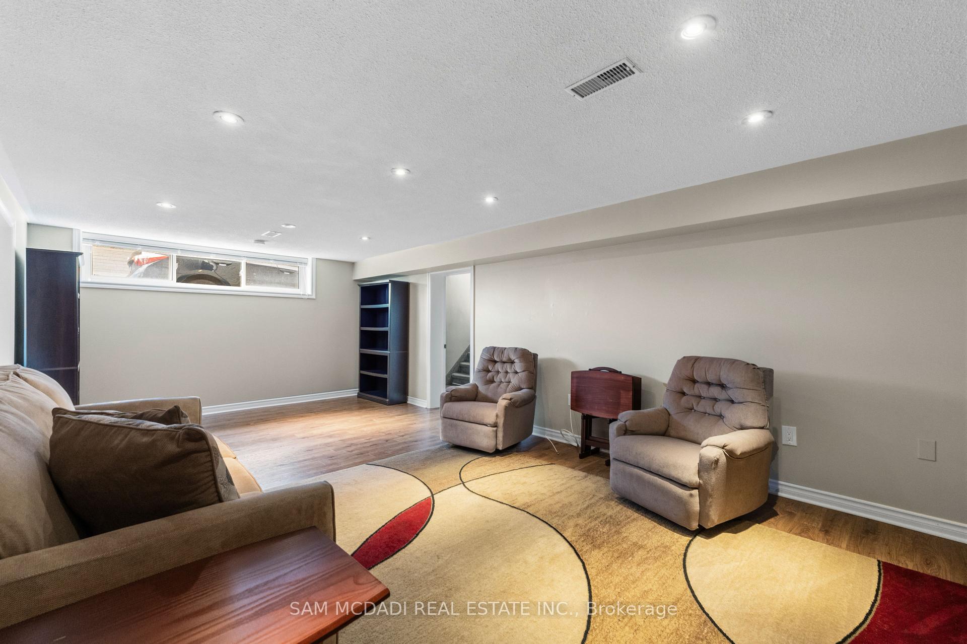 Photo 22 of 248 Wellesworth Drive, Etobicoke, Eringate-Centennial-West Deane — HOMEH