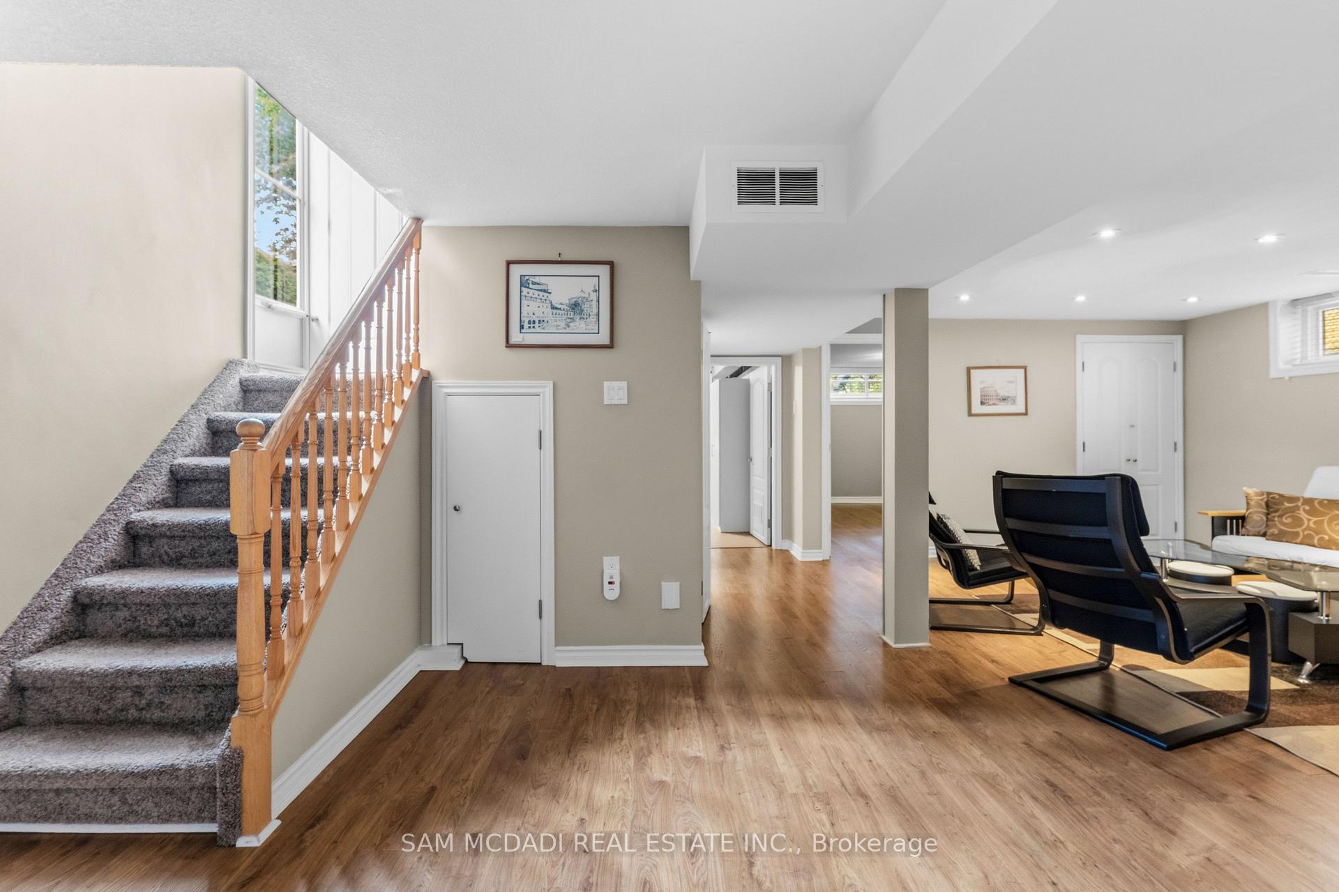 Photo 23 of 248 Wellesworth Drive, Etobicoke, Eringate-Centennial-West Deane — HOMEH