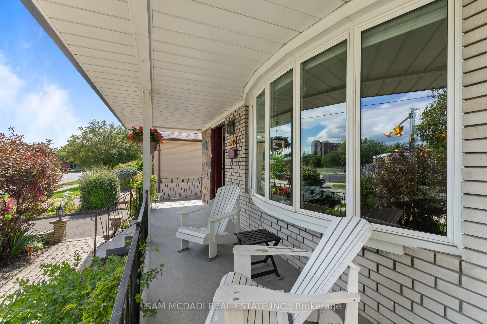 Photo 24 of 248 Wellesworth Drive, Etobicoke, Eringate-Centennial-West Deane — HOMEH