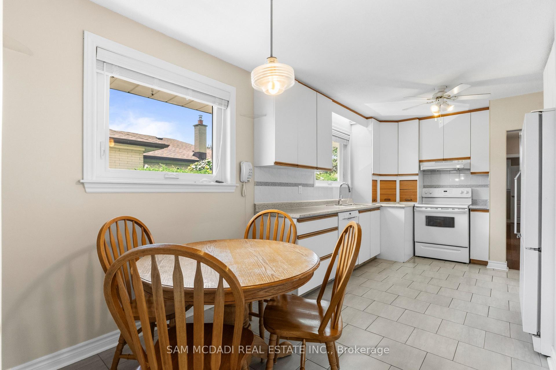 Photo 27 of 248 Wellesworth Drive, Etobicoke, Eringate-Centennial-West Deane — HOMEH