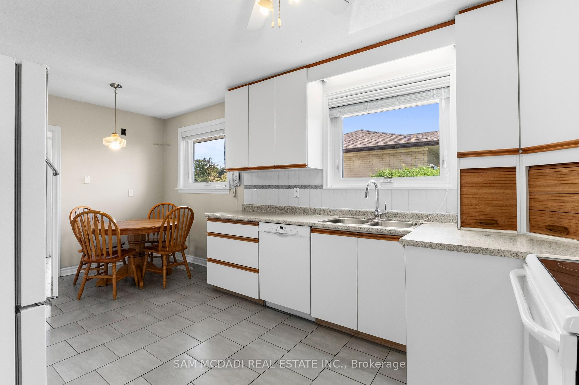 Photo 29 of 248 Wellesworth Drive, Etobicoke, Eringate-Centennial-West Deane — HOMEH