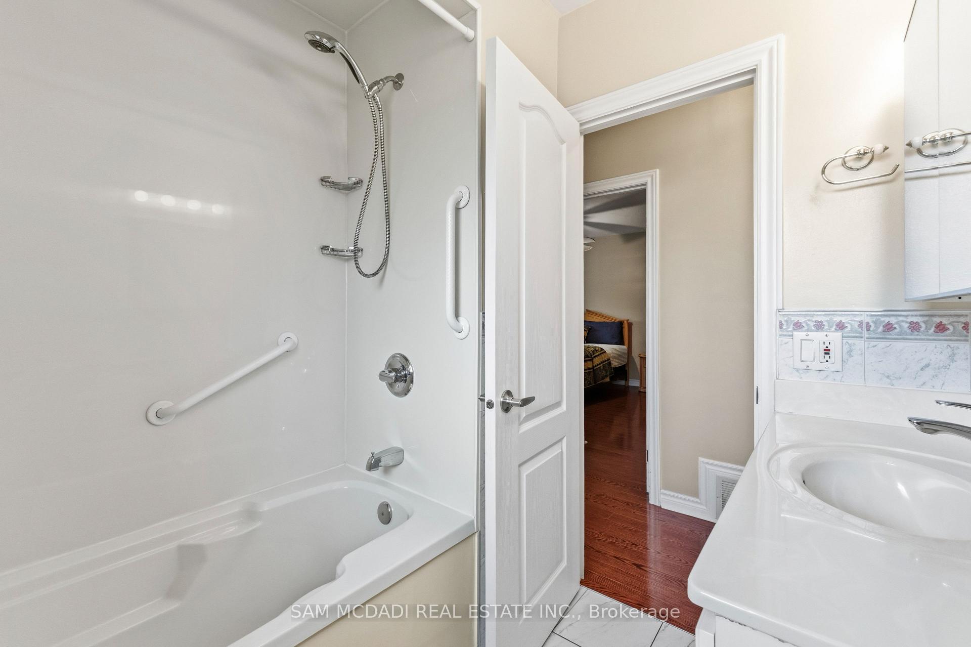 Photo 38 of 248 Wellesworth Drive, Etobicoke, Eringate-Centennial-West Deane — HOMEH