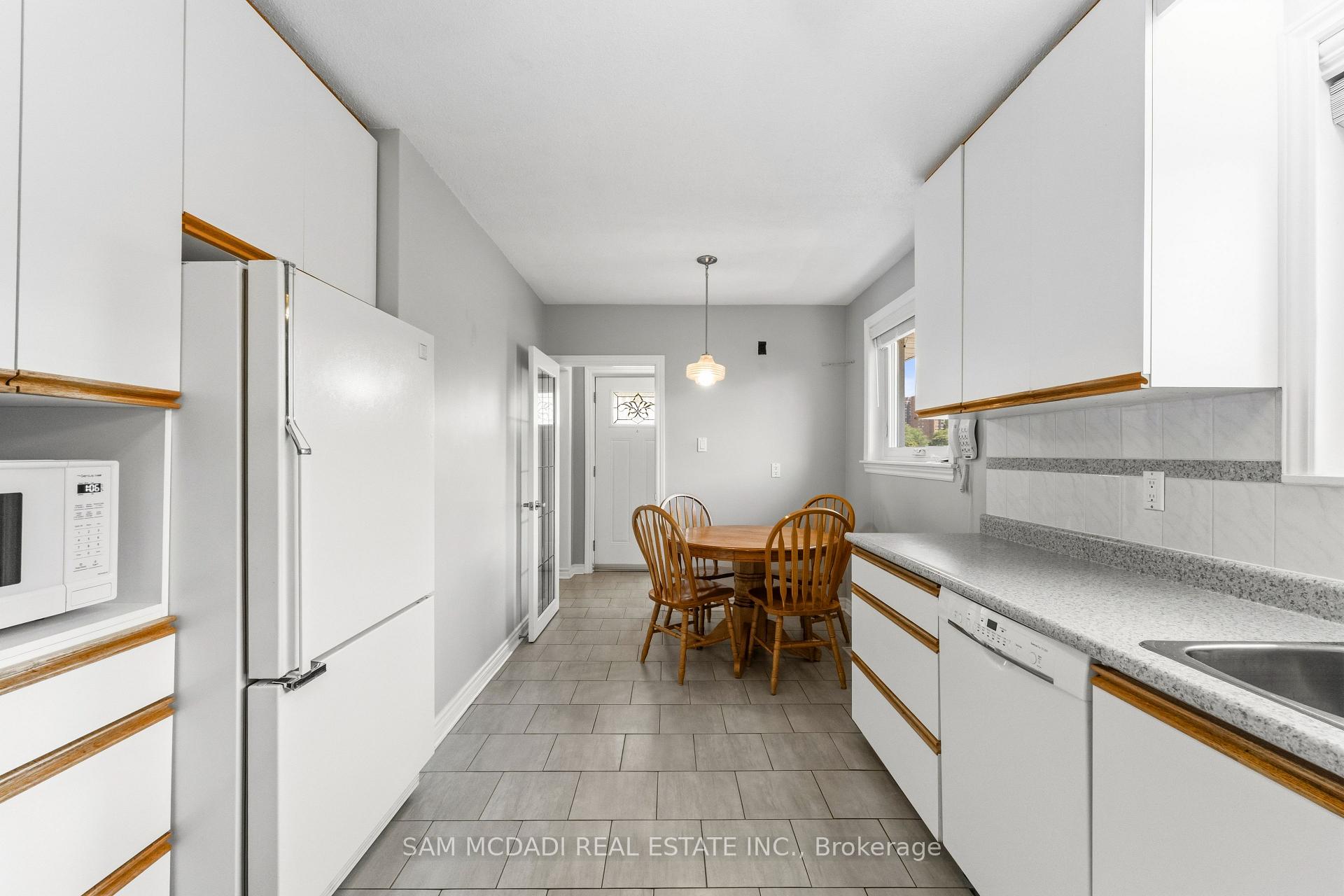 Photo 42 of 248 Wellesworth Drive, Etobicoke, Eringate-Centennial-West Deane — HOMEH