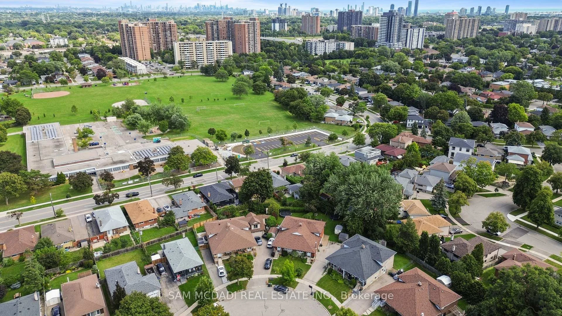 Photo 7 of 248 Wellesworth Drive, Etobicoke, Eringate-Centennial-West Deane — HOMEH