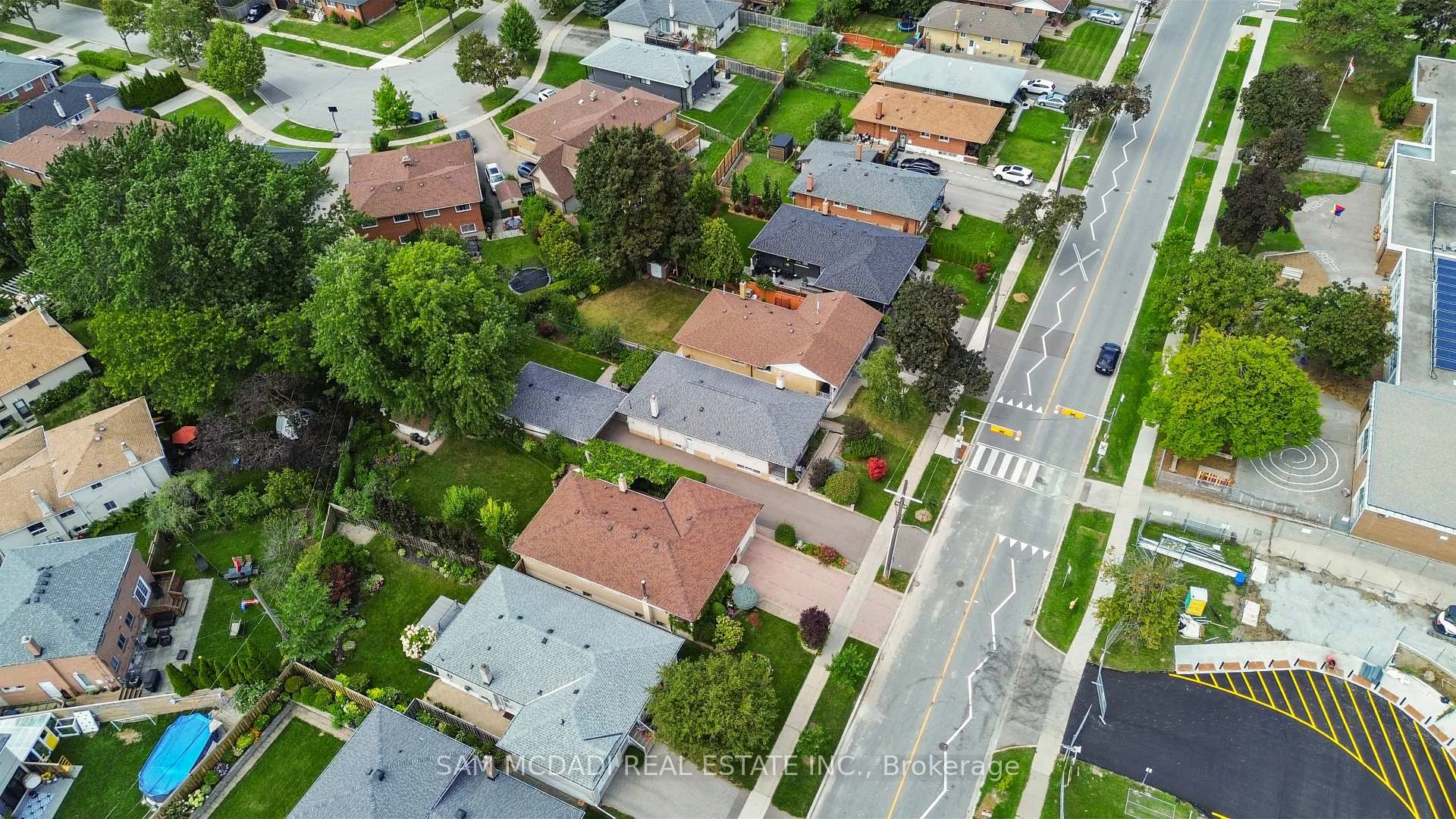 Photo 11 of 248 Wellesworth Drive, Etobicoke, Eringate-Centennial-West Deane — HOMEH