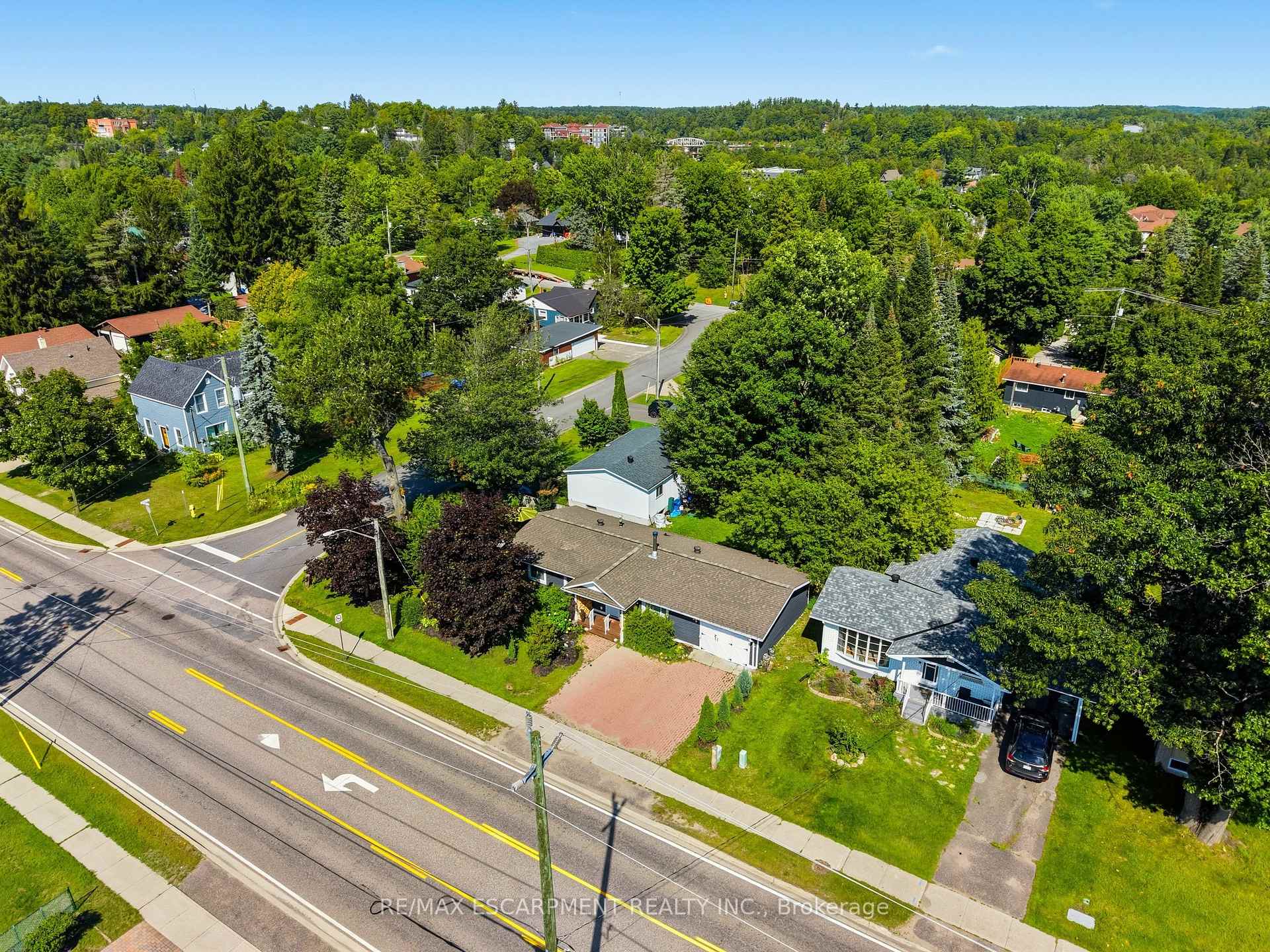 Photo 2 of 25 Wellington Street, Bracebridge — HOMEH