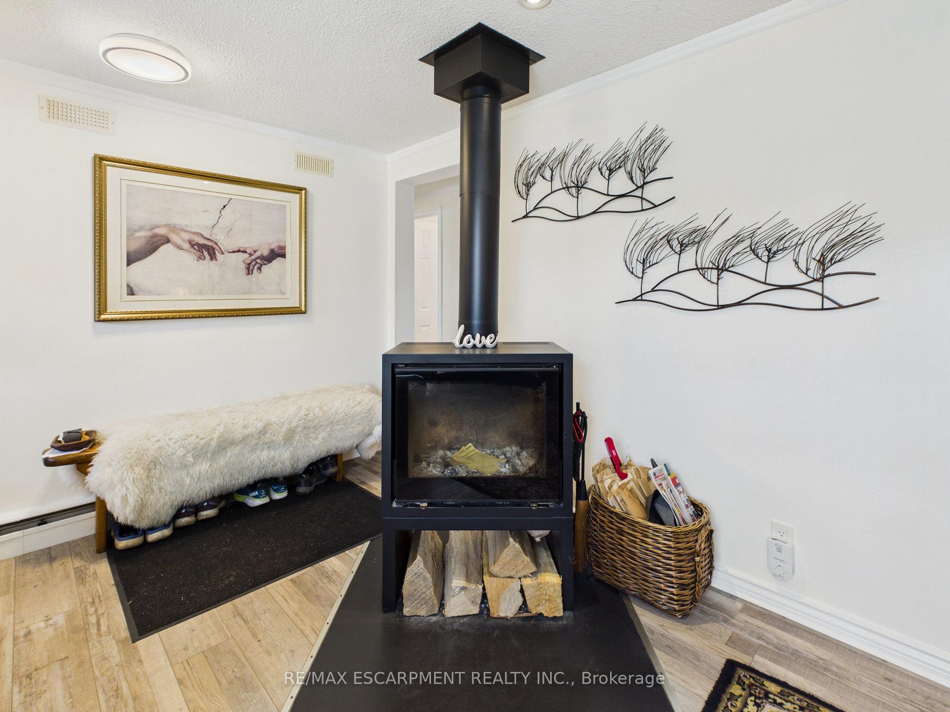 Photo 8 of 25 Wellington Street, Bracebridge — HOMEH